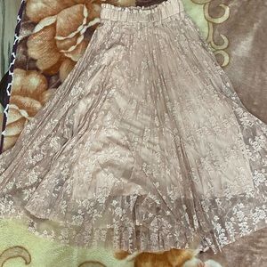 Mink lace pleated skirt